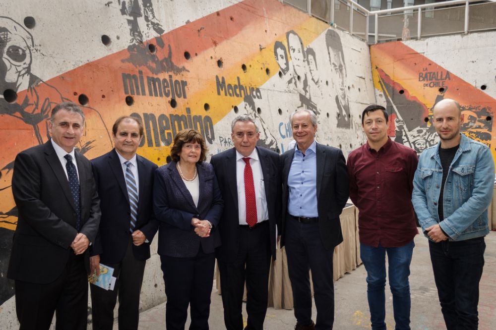 La ceremonia contó con la participación de autoridades y académicos del nivel central de la Universidad de Chile y del Instituto de la Comunicación e Imagen (ICEI).