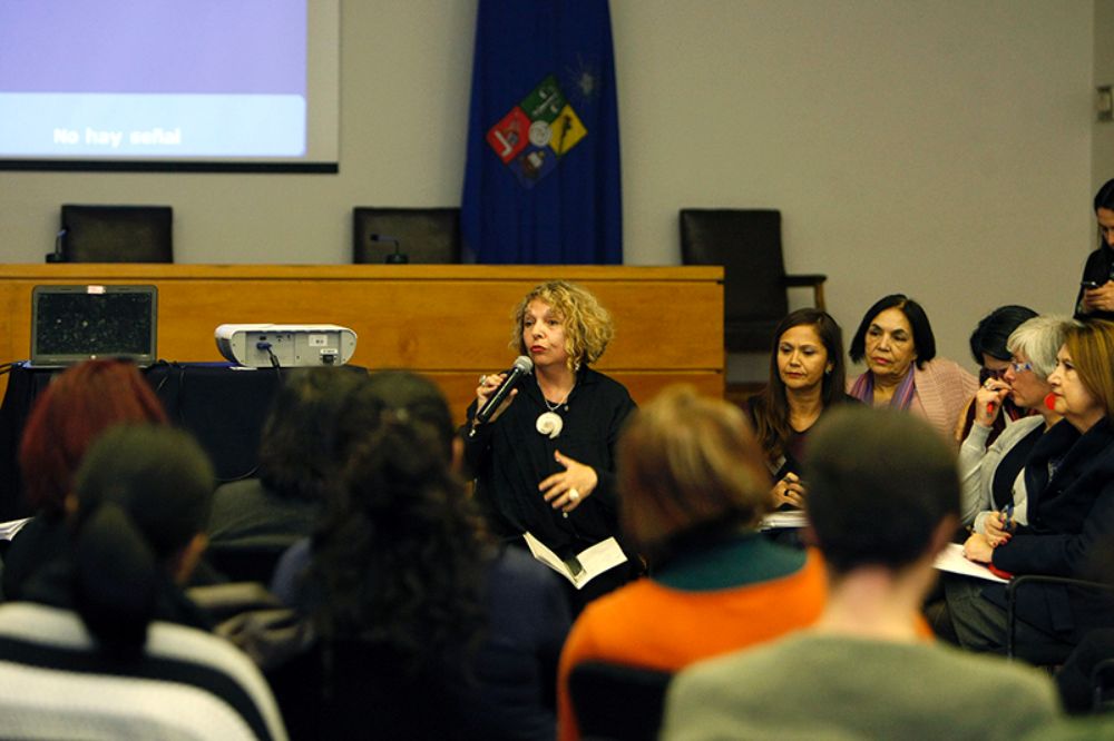 "La lucha de las estudiantes nos ha interpelado como académicas", afirmó Sonia Montecino al dar inicio a la jornada.