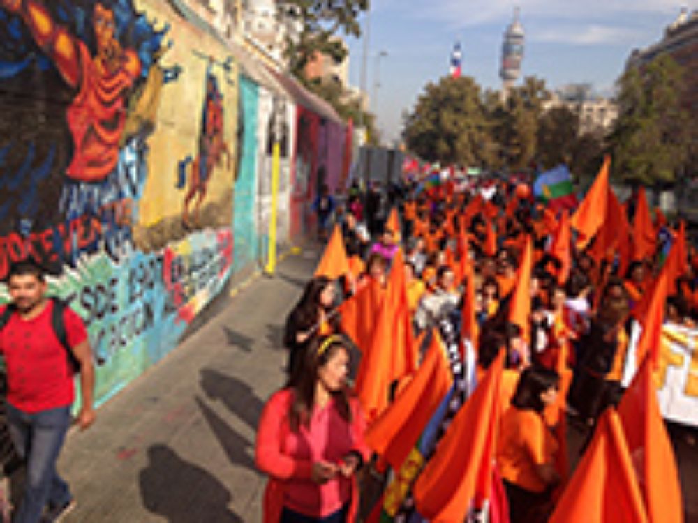 "Mi obra da cuenta de un gran collage que ilustra una época que despierta nostalgia y curiosidad respecto a nuestra identidad como ciudad", explicó Gómez.