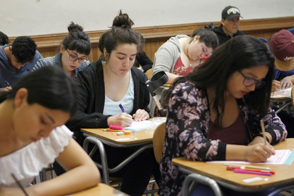 Este nuevo avance en derechos humanos surgió tanto por el compromiso de la U. de Chile con el reconocimiento de los derechos de los postulantes, como por la solicitud de estudiantes trans.