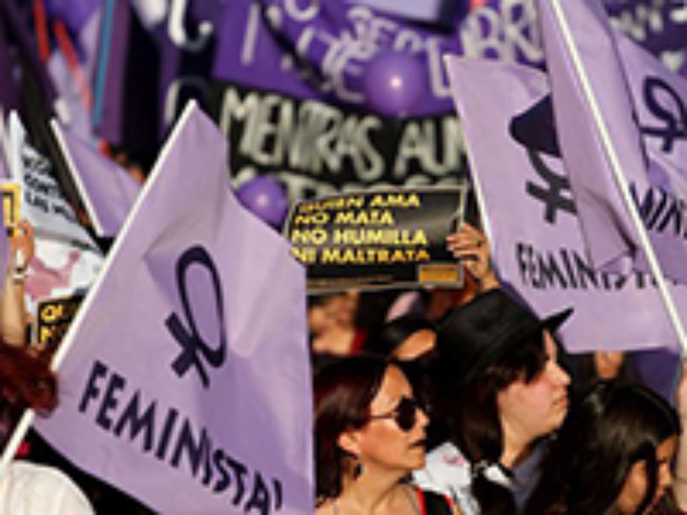 Las estudiantes universitarias chilenas han impulsado una reflexión sobre las relaciones sociales en las distintas esferas de la vida cotidiana, especialmente aquellas marcadas por la jerarquía.