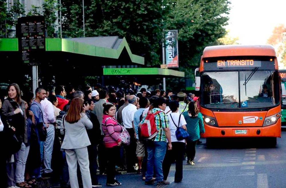 Según la medición del 2007, un 10 por ciento de la población entre 18 y 65 años es pobre de tiempo, tasa que casi se triplica al incorporar las horas de transporte llegando a 26 por ciento.