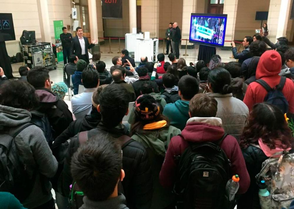 La actividad se realizó bajo la orientación y apoyo académico del experto en telecomunicaciones y profesor del Departamento de Ingeniería Eléctrica (DIE), Claudio Estévez.