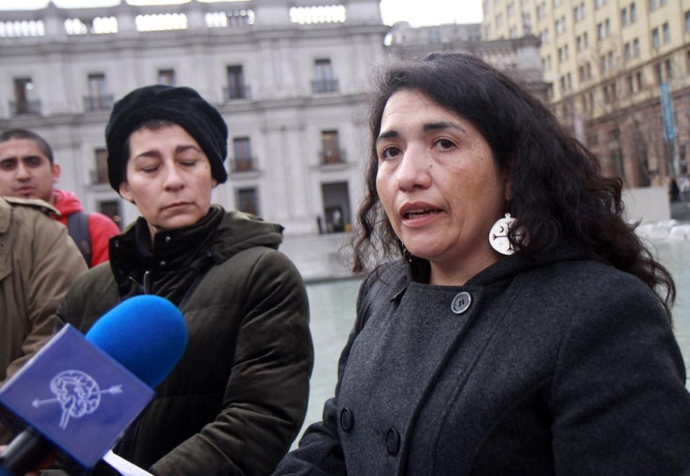 La profesora Maribel Mora fue parte de la entrega de la misiva.