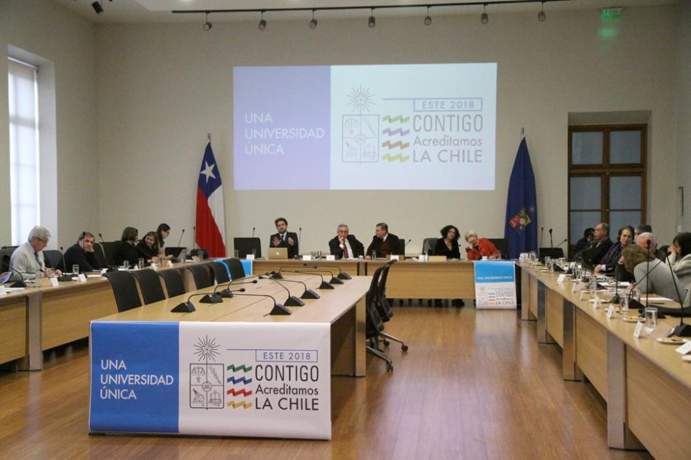 El Rector Ennio Vivaldi encabezó la presentación de los resultados de la evaluación interna ante el Consejo Universitario.