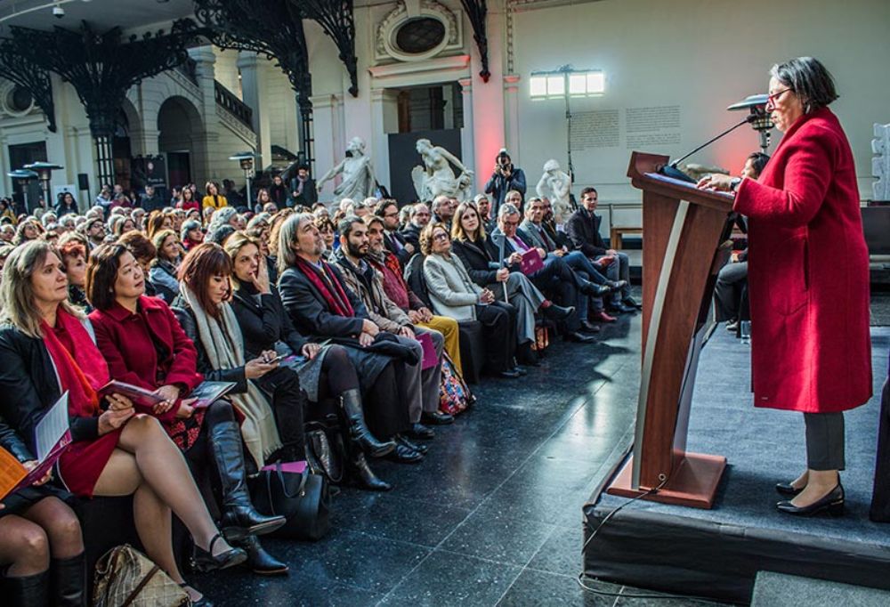 La directora del INDH, Consuelo Contreras Largo, hizo entrega del reconocimiento.