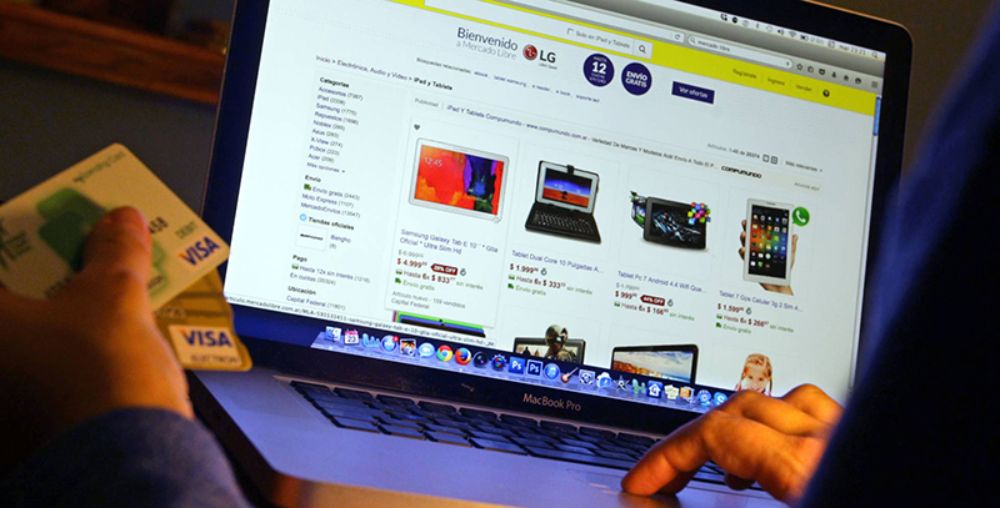 El uso de plataformas comerciales en línea, redes sociales y aplicaciones en teléfonos móviles genera una enorme cantidad de datos personales en la web.