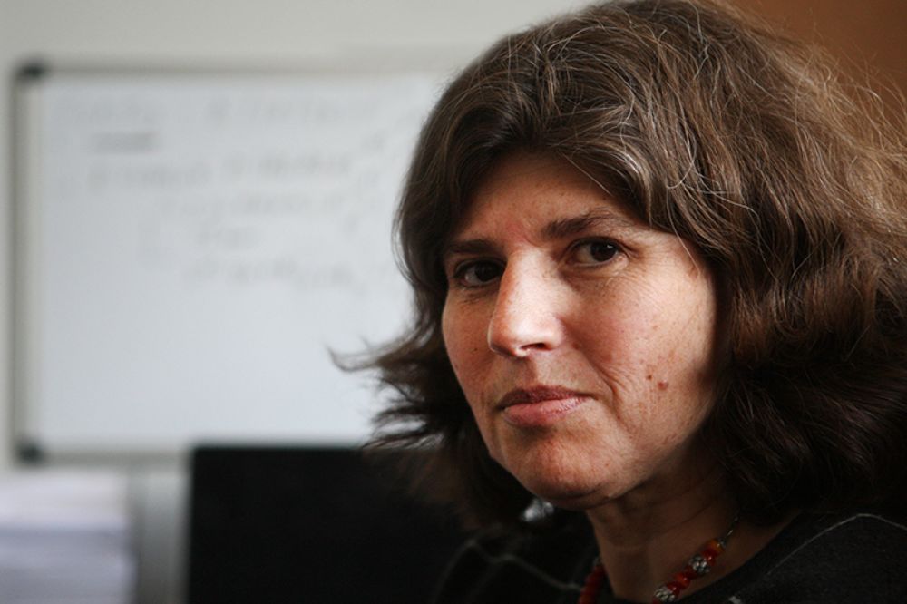 "El tratamiento del Alzheimer tiene que estar tanto dirigido al paciente como a su entorno, y específicamente a la persona que va a ser su cuidador principal", advirtió la profesora Slachevsky.