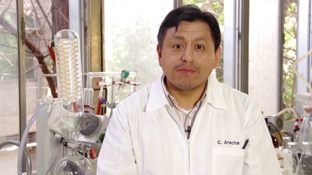 Las moléculas de los líquenes son polifenólicas, "las que, según la literatura científica, logran inhibir este tipo de proteínas y que tienen una alta actividad antioxidante", explicó Areche.