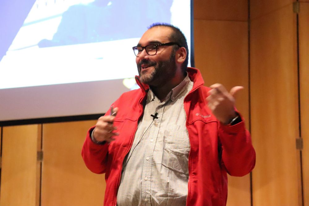 El programa FES-UChile fue presentado por el académico Oscar Jerez, tanto en el 1er Encuentro de proyectos de investigación en docencia de pregrado como en la Semana de la Docencia de Pregrado 2018 
