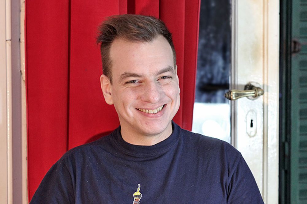 El artista, director escénico y activista argentino, Silvio Lang.