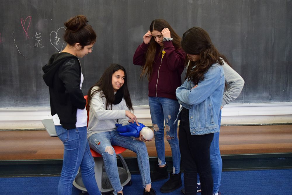 Los Cursos de Verano se realizarán del 07 al 25 de Enero de 2019 en Santiago y los únicos requisitos es estar cursando entre 8vo básico a 4to medio y adjuntar el certificado de notas 2017.