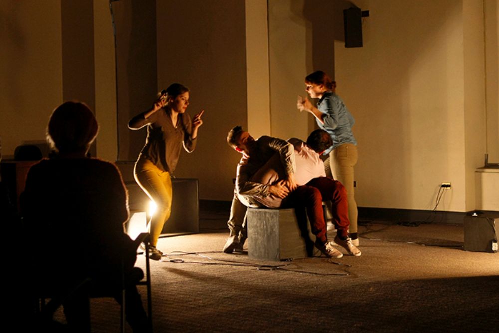 La iniciativa de la U. de Chile creó espacios de exhibición, reflexión y formación para generar cercanía entre el trabajo artístico académico y la ciudadanía. 