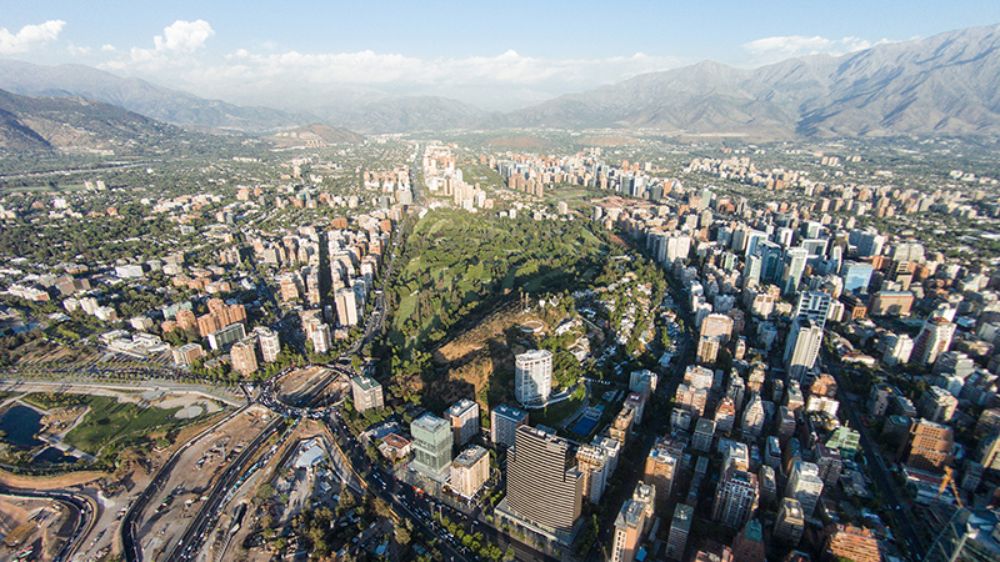 Esta segregación incluye que mientras en barrios más ricos existiría un acceso asegurado a áreas verdes cuidadas, en aquellos más pobres los parques públicos podrían ser utilizados para comercio.