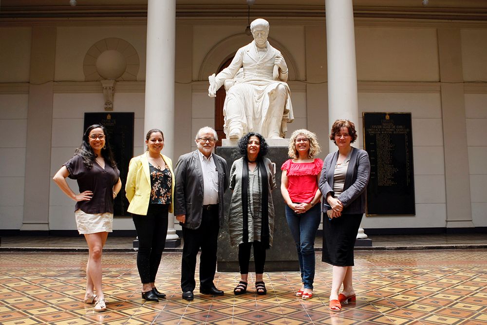 La vicerrectora de Extensión y Comunicaciones, Faride Zeran, junto al Comité de Evaluación del Fondo Valentín Letelier 2018.