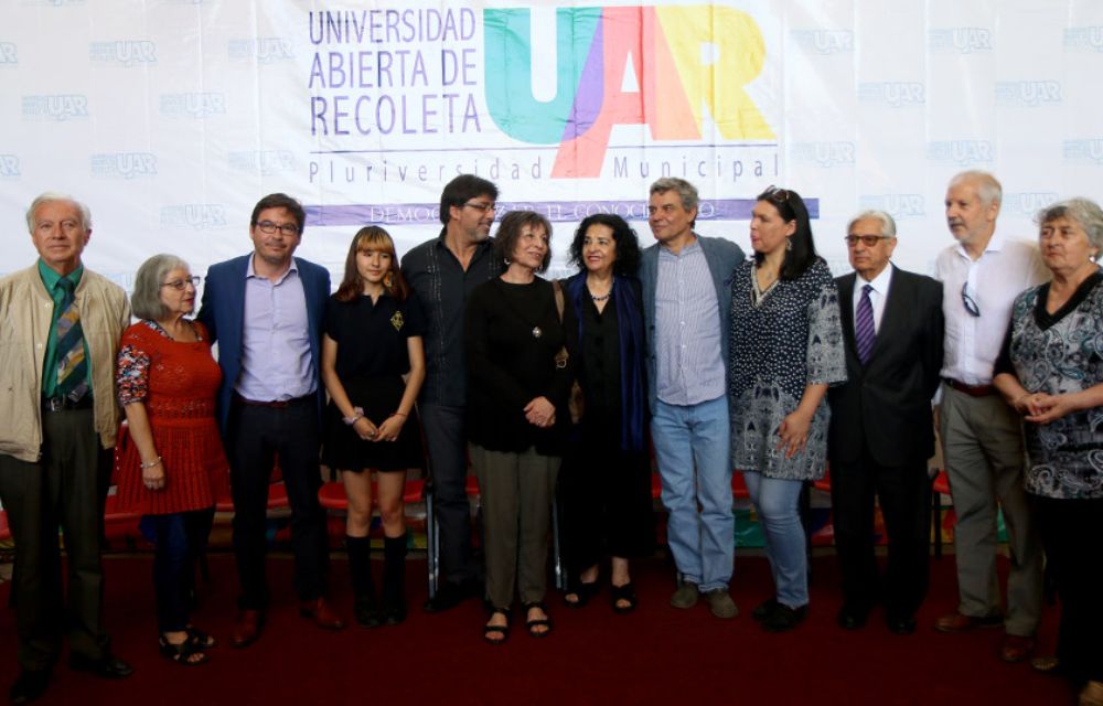 Parte de los integrantes del proyecto Universidad Abierta de Recoleta, impulsada por el alcalde de Recoleta, Daniel Jadue.