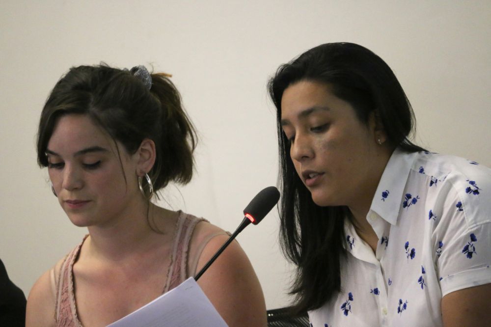 Yoselin Fernández y Antonia del Solar, periodistas de la Red Chilena contra la Violencia hacia las Mujeres.
