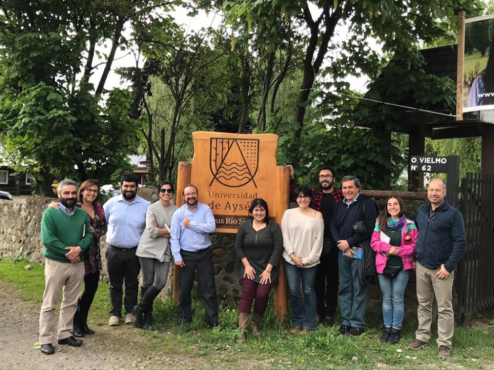El Senador Jorge Gamonal participó de un conversatorio sobre gobernanza universitaria en la U. de Aysén.