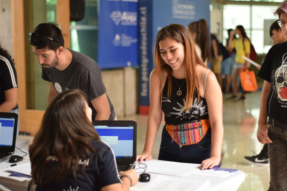 Quienes asistieron a la Semana del Postulante UChile 2019 valoraron la cercanía, preocupación y claridad de monitoras y monitores.
