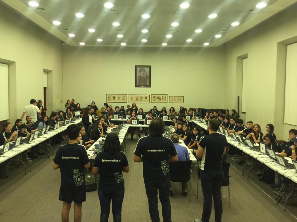 Con arenga, ceacheí y cuenta regresiva incluída, a las 23:00 horas de este lunes 14 de enero abrió la mesa de ayuda de Matrícula.