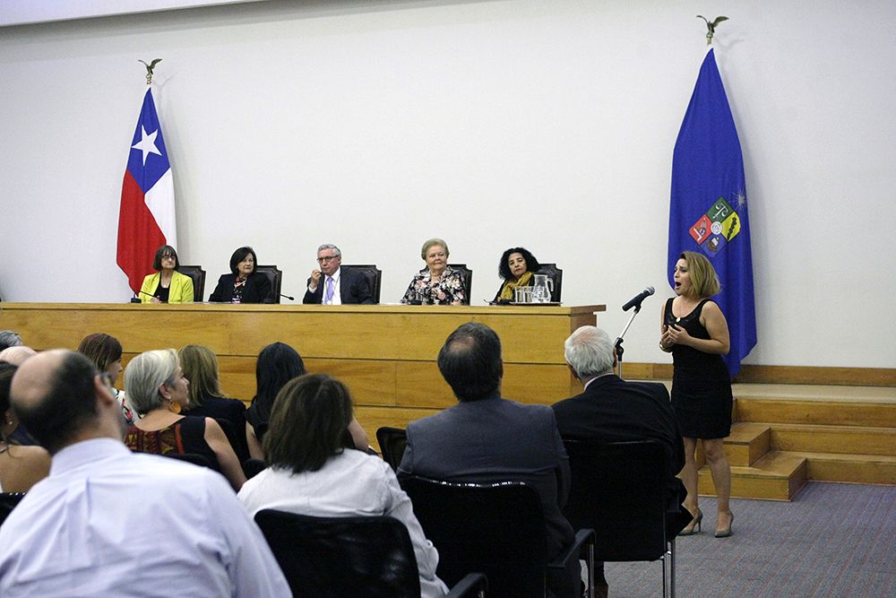 La música durante la ceremonia estuvo a cargo de la cantante lírica, Patricia Cifuentes.