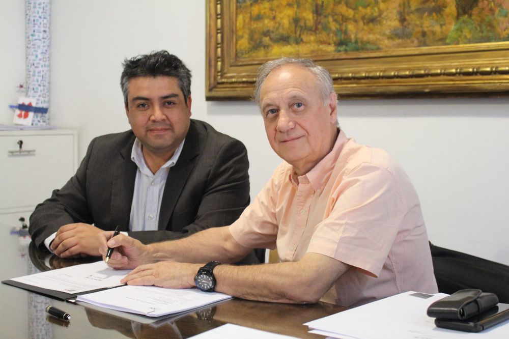 La iniciativa surge gracias a un convenio de colaboración que el decano Manuel Amaya firmó junto al director de la Radio, Patricio López, el pasado jueves 17 de enero.