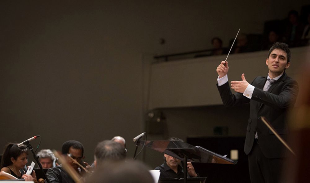 En la oportunidad, la batuta estará a cargo del talentoso maestro chileno, Helmuth Reichel Silva. 