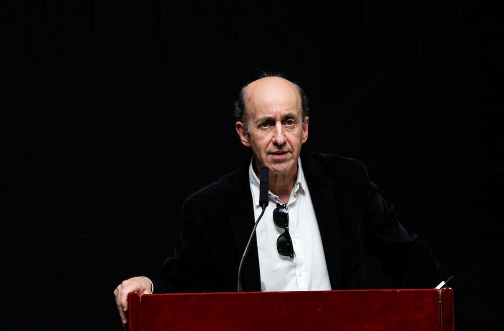 El profesor Oyarzún, presentó a Judith Butler a quien catalogó como "una figura fundamental de la Filosofía Contemporánea".