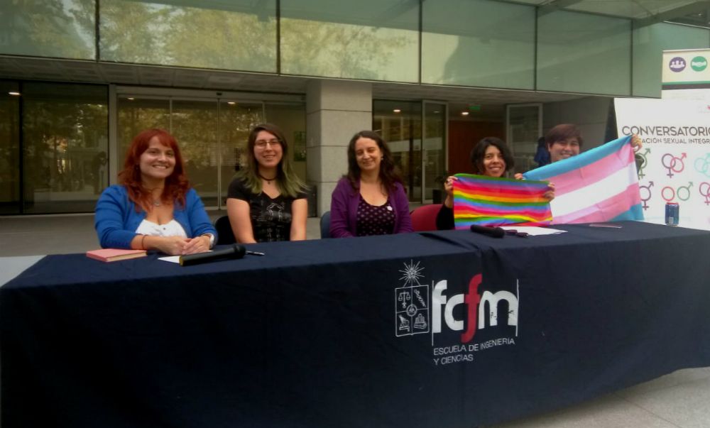 Personas que expusieron en el conversatorio al finalizar la actividad.