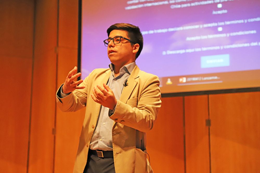 El Coordinador de Innovación y Desarrollo de Know Hub Chile, Marcelo González, fue el encargado de exponer todos los detalles de la convocatoria que permanecerá abierta hasta el 27 de mayo.