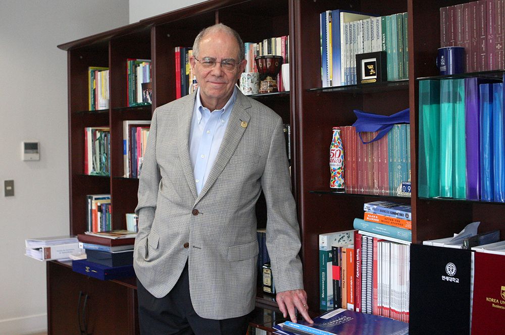 El profesor Manuel Agosin advierte que faltan políticas de Estado para impulsar el desarrollo productivo y para aprovechar la relación con China diversificando nuestras exportaciones.