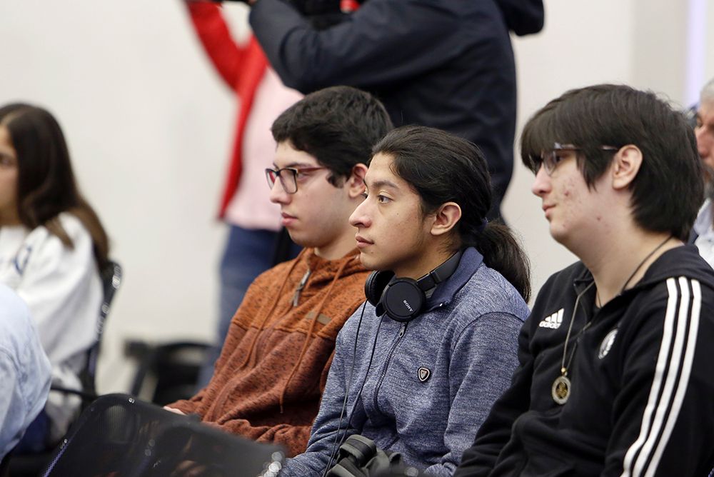 Del foro participaron estudiantes de Ciencia Política, una de las nuevas carreras de la U. de Chile, junto a alumnos de Periodismo e Ingeniería Comercial de la Casa de Bello.