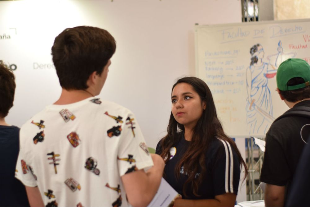 El chat permite llegar a todos los rincones del país y extender el trabajo presencial que realiza Futuro Mechón en los colegios y sus dos grandes ferias anuales.