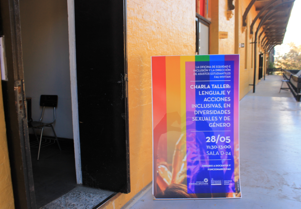 En la charla/taller participaron funcionarios y docentes de la Facultad de Arquitectura y Urbanismo