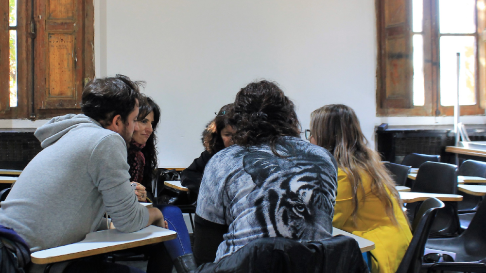 Asistentes participando de la primera actividad de la jornada