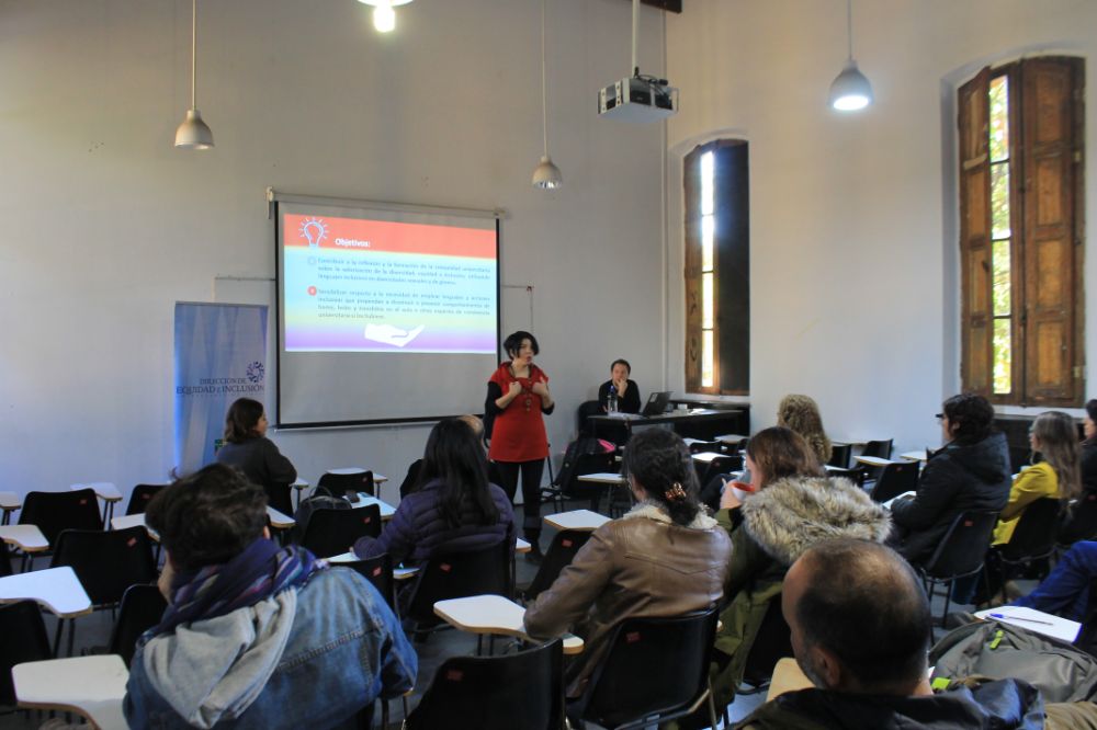 Primera parte de la actividad "Charla Taller: lenguaje y accciones inclusivas, en diversidades sexuales y de género"