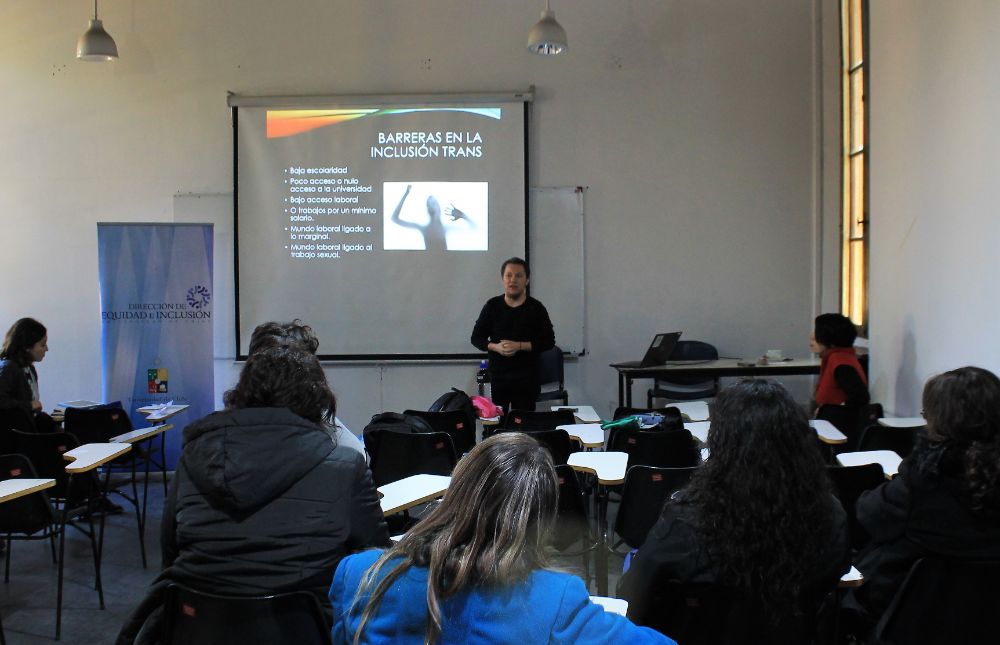 Martín Torres, docente trans de la Escuela de Geografía de la Universidad de Chile