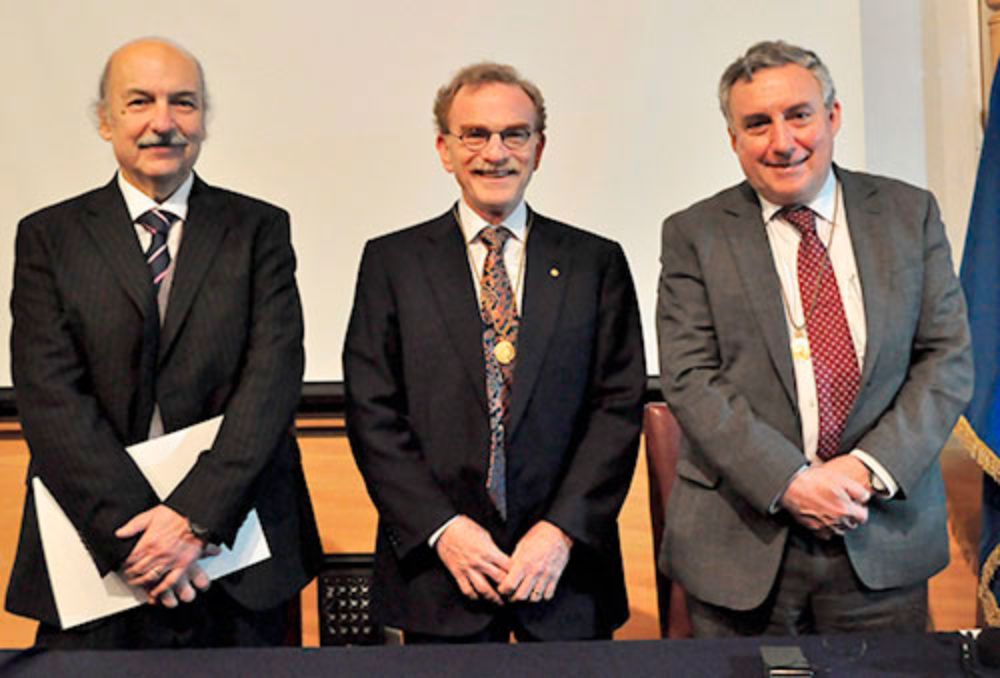 Randy Schekman recibió la Medalla Honoris Causa  de la U. de Chile el año 2014.