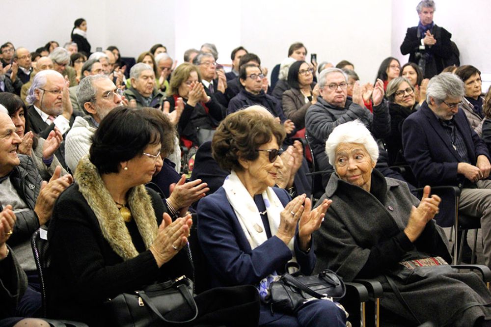 "Esta biblioteca, tan relevante por el hecho mismo de la circunstancia histórica en la que se gesta, es extraordinaria", planteó el rector Ennio Vivaldi tras la donación.
