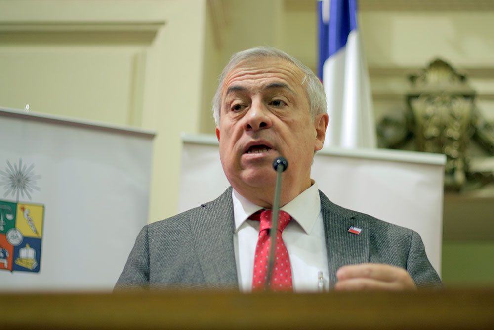 El ministro de Salud, Jaime Mañalich, se refirió al "Plan Nacional de Demencia", elaborado el 2017.