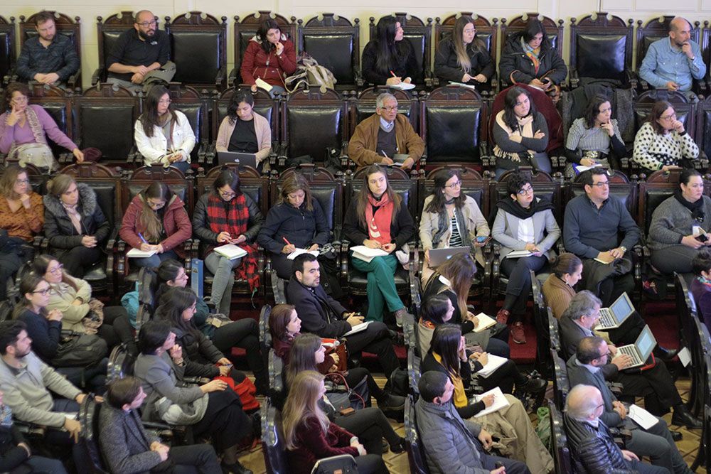 Un centenar de personas participaron de este encuentro desarrollado en el ex Congreso, donde recibieron el documento impreso.
