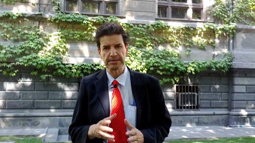 El investigador Roberto Araya destaca el avance que representa la elaboración de nuevas bases curriculares para los dos últimos años de la Enseñanza Media.