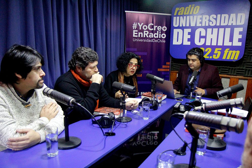 La vicerrectora Faride Zeran junto a Carlos Ruiz, Fernando Pairican y Patricio López.