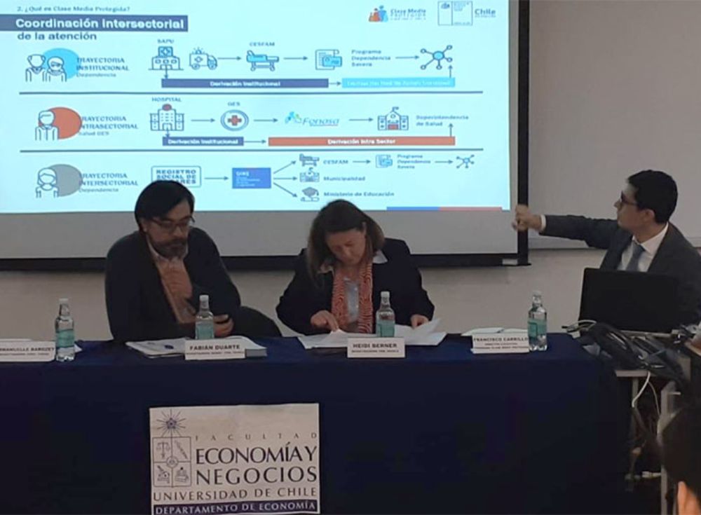 Francisco Carrillo, director ejecutivo del programa Clase Media Protegida, presentó los lineamientos de esta iniciativa impulsada por el Ministerio de Desarrollo Social.