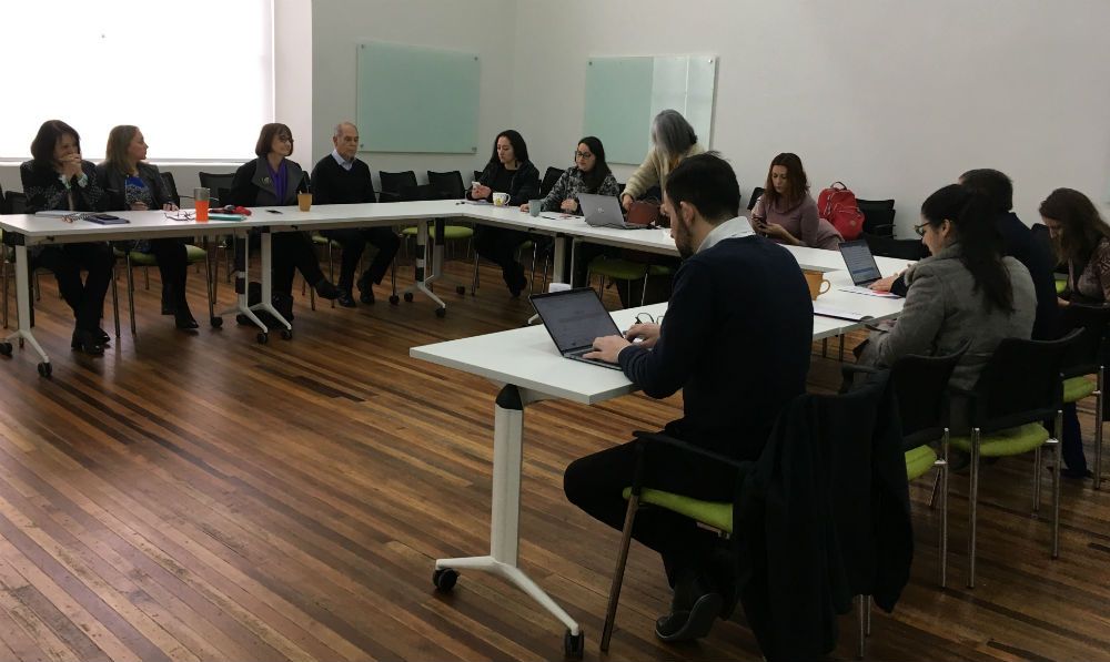 Comunidad educativa participando de la jornada de diálogo.