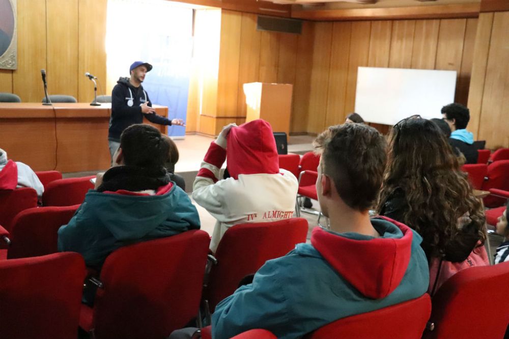 Este año, a la nutrida programación de charlas para estudiantes, se agregaron charlas para orientadores/as, padres y madres.