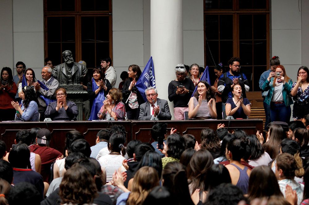 La asamblea triestamental condenó el Estado de Emergencia, los toques de queda y la presencia de militares en las calles.