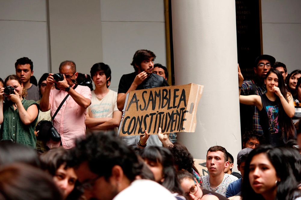 Existen distintos mecanismos para un cambio de Constitución: la Asamblea Constituyente (AC), el Congreso Constituyente o una Comisión de Expertos.