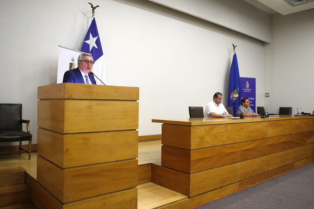 Este encuentro con la comunidad, indicó el Rector, expresa la "voluntad de la universidad de servir de una instancia de reflexión profunda".
