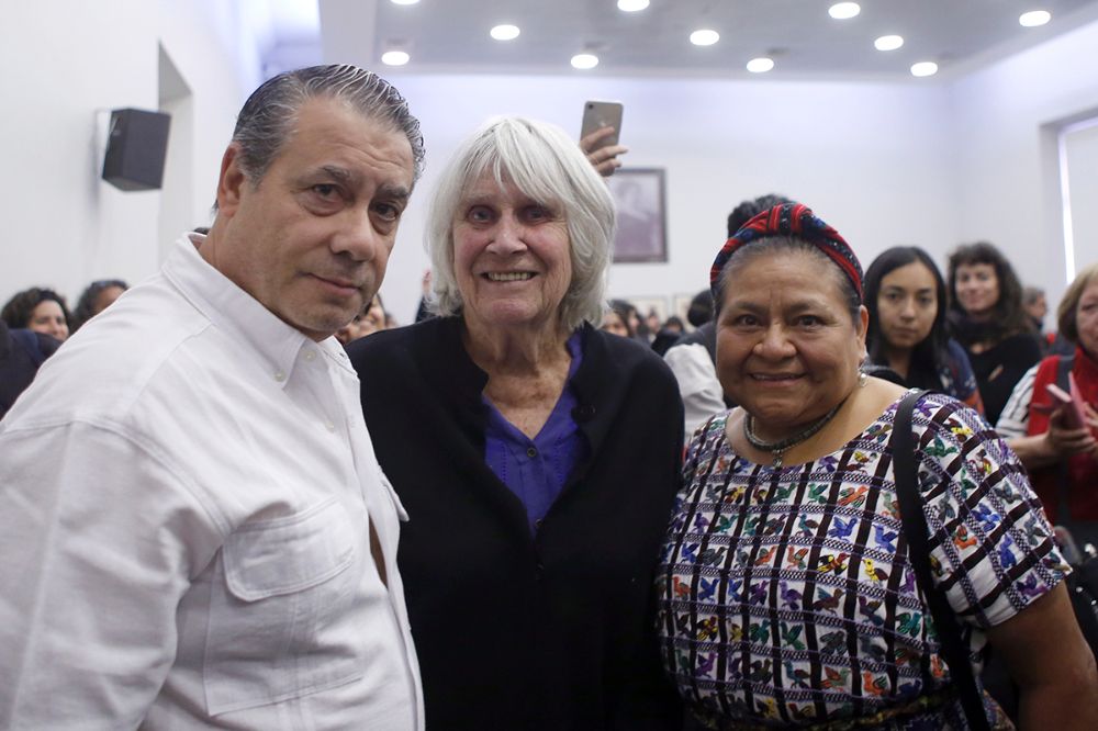 Una de las asistentes a la jornada desarrollada en la Sala Eloísa Díaz, fue Joan Jara. 